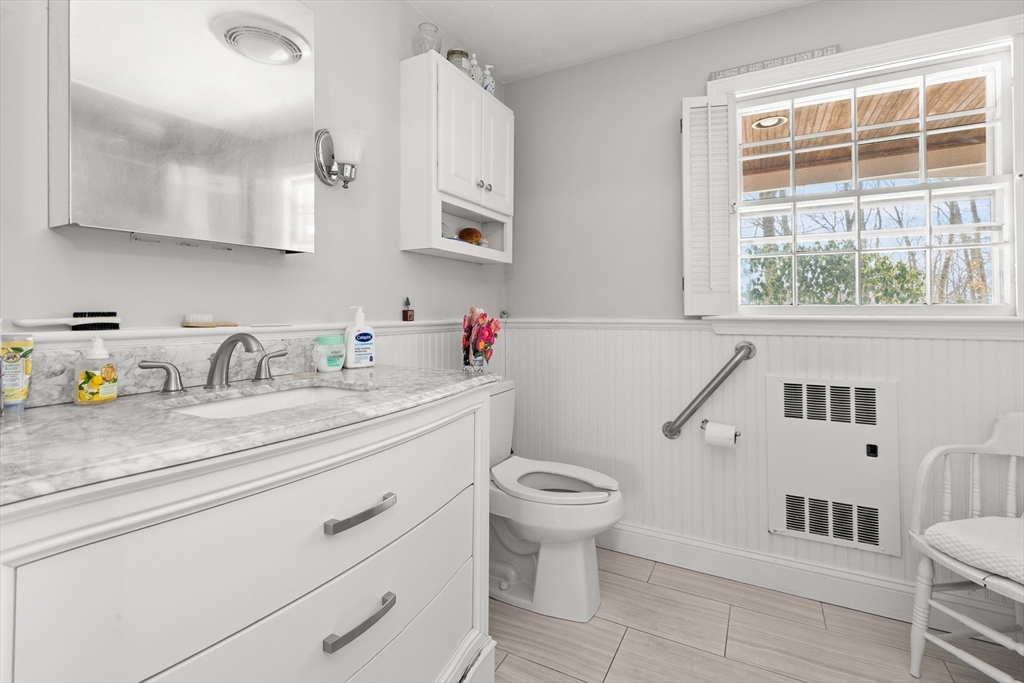 11 Pickman Road Beverly, MA 01915 - Photo 17 of 40