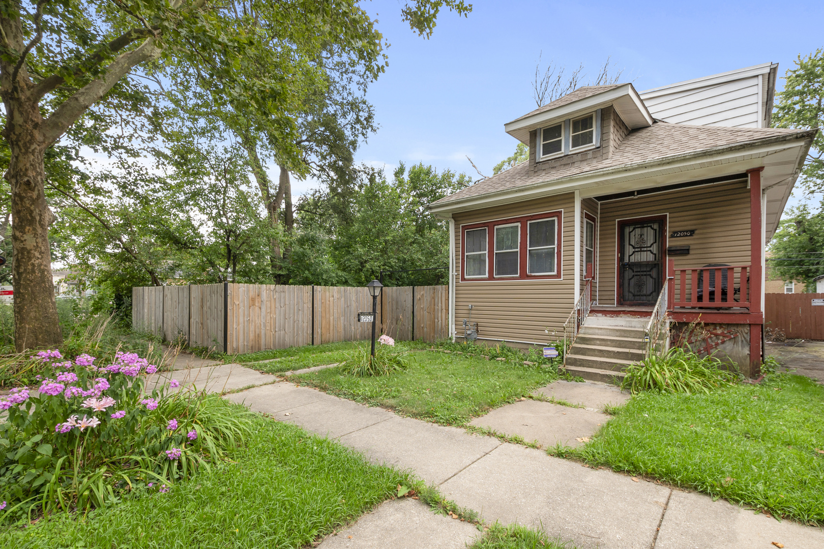 a view of a house with a yard and plants