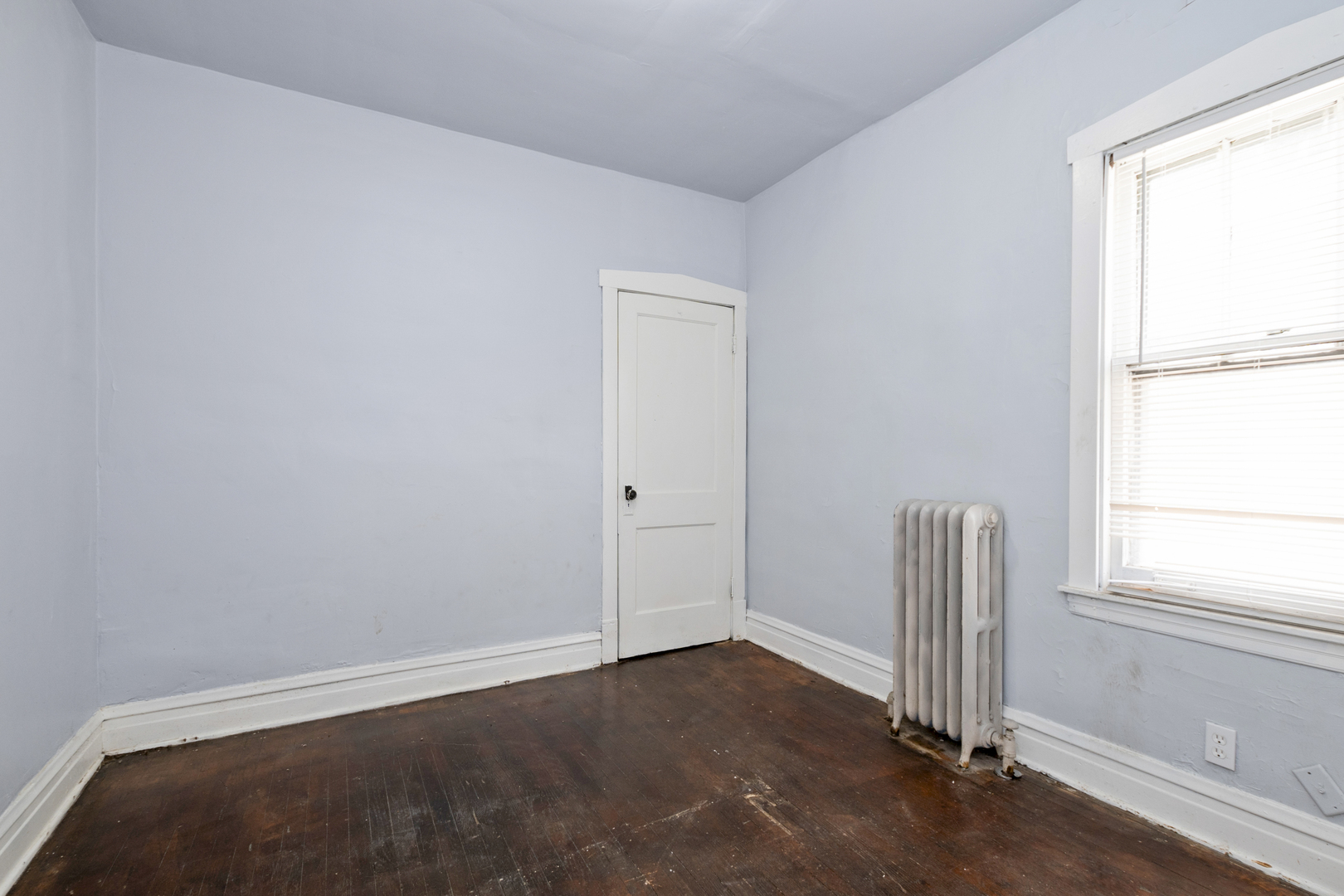 12050 South Yale Avenue Chicago, IL 60628 - Photo 12 of 24 an empty room with a window