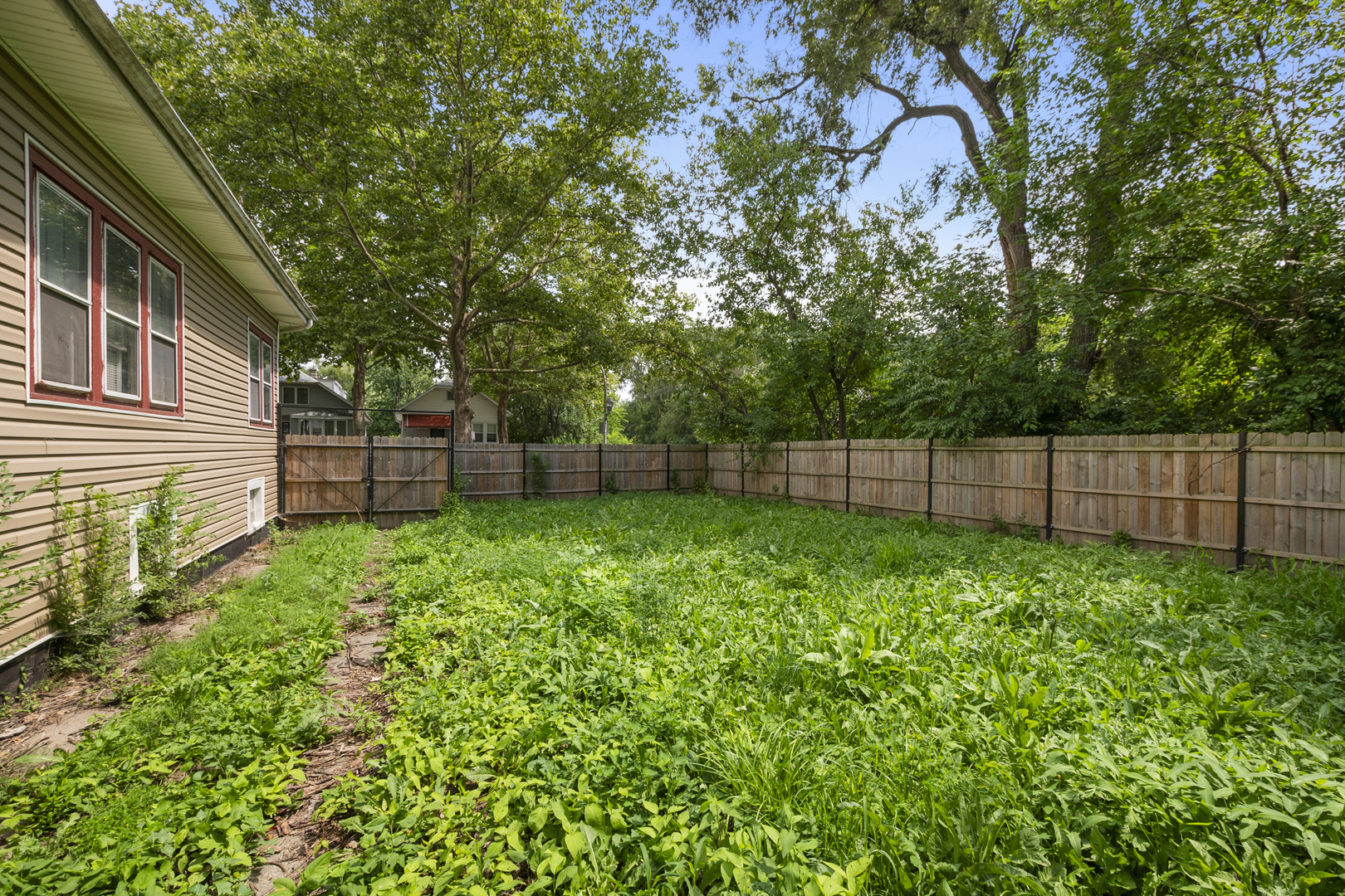 12050 South Yale Avenue Chicago, IL 60628 - Photo 21 of 24 a view of backyard with green space