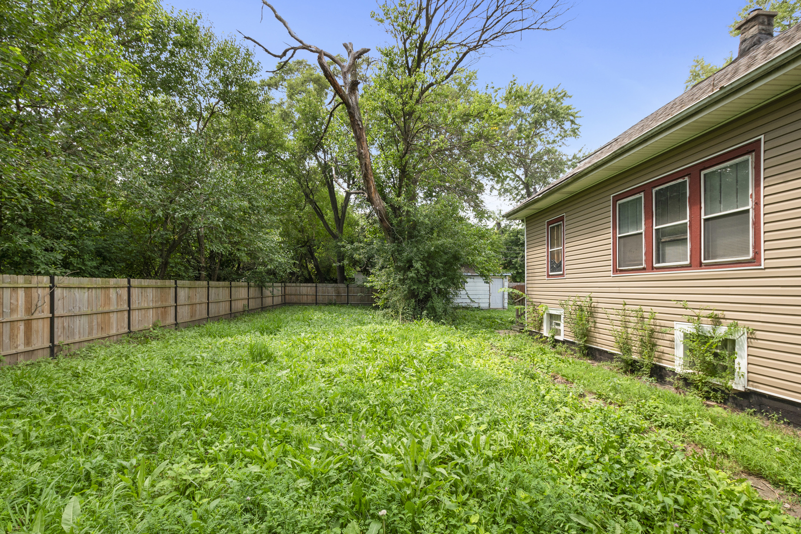 12050 South Yale Avenue Chicago, IL 60628 - Photo 22 of 24 a backyard of a house with lots of green space