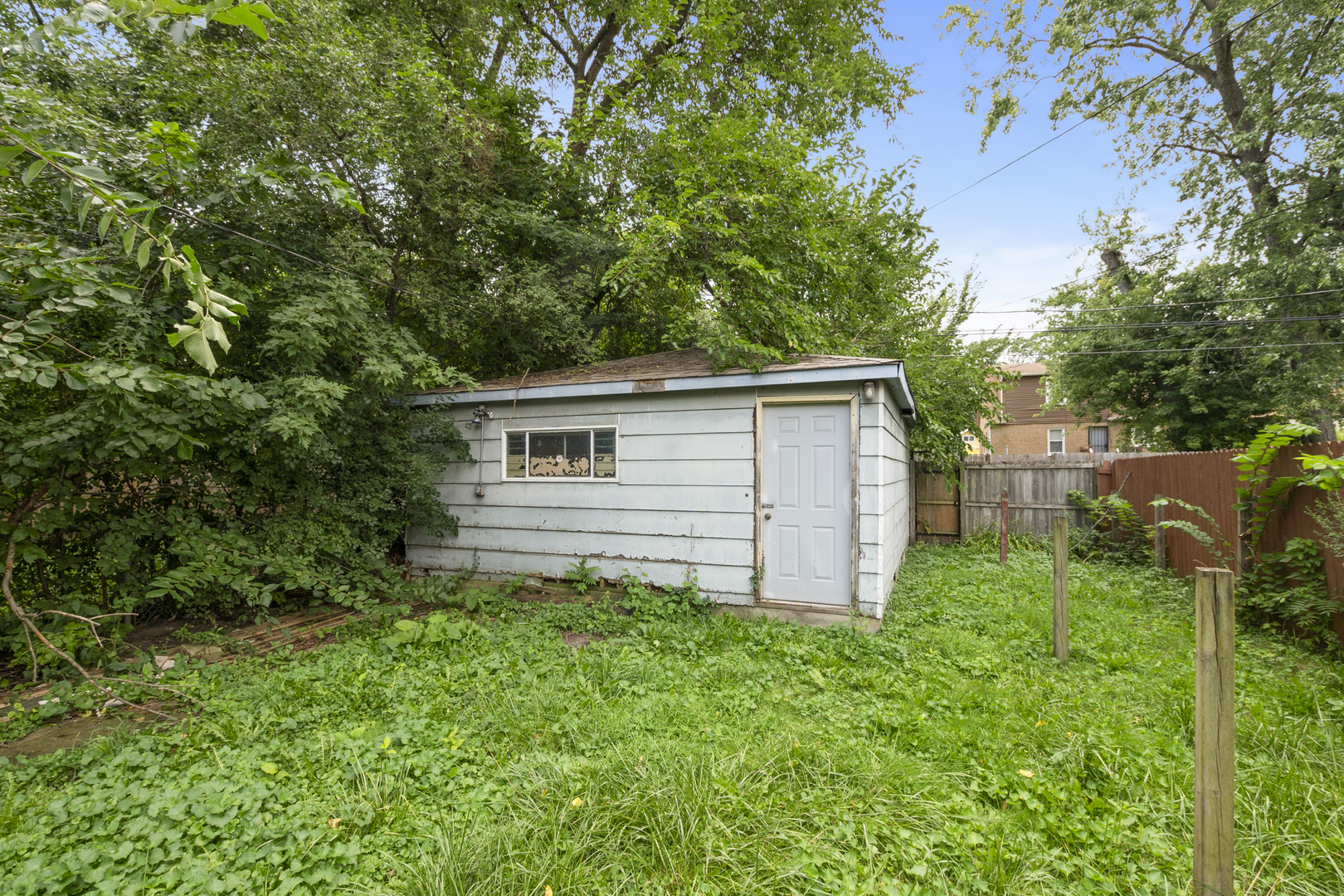 12050 South Yale Avenue Chicago, IL 60628 - Photo 23 of 24 a backyard of a house with lots of green space