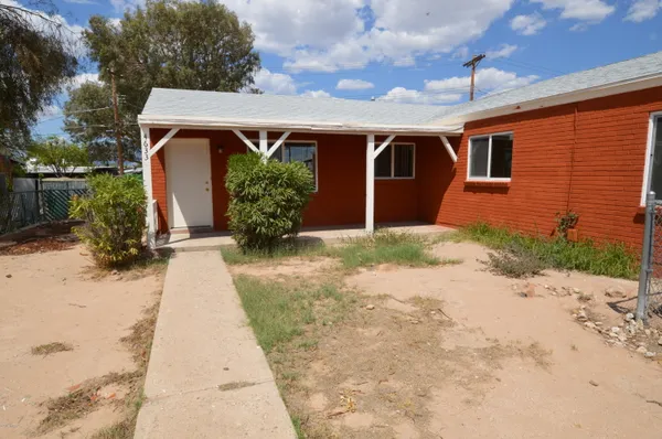 $1,300 | 4633 East 19th Street, Tucson, AZ 85711