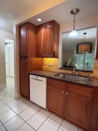 $2,400 | 9245 Flynn Circle, Unit 8, Boca Raton, FL 33496