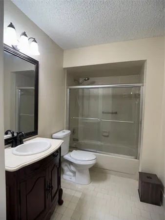 $2,400 | 9245 Flynn Circle, Unit 8, Boca Raton, FL 33496