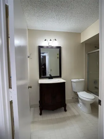 $2,400 | 9245 Flynn Circle, Unit 8, Boca Raton, FL 33496