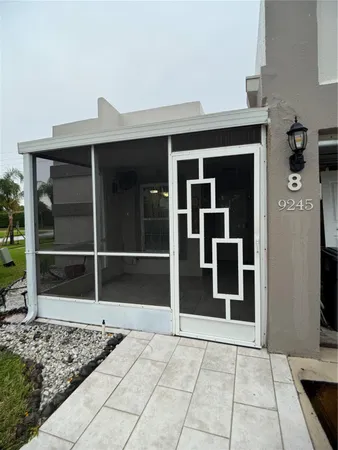 $2,400 | 9245 Flynn Circle, Unit 8, Boca Raton, FL 33496