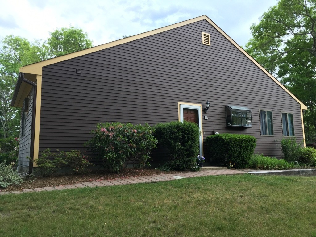1 Round House Road, Unit 1 Bourne, MA 02532 - Photo 1 of 11 a front view of a house with a garden