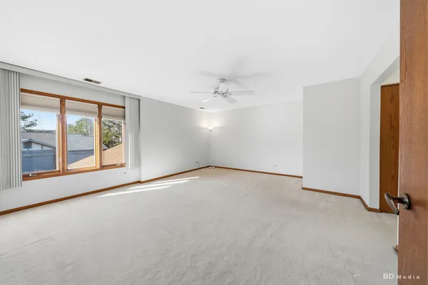 $289,999 | 9832 Terrace Court East, Unit 2B, Palos Park, IL 60464