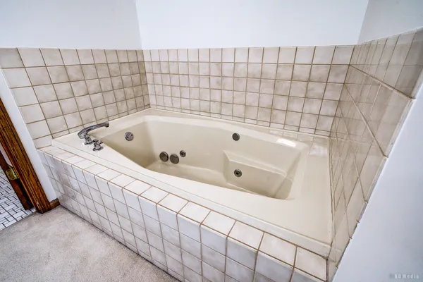 $289,999 | 9832 Terrace Court East, Unit 2B, Palos Park, IL 60464