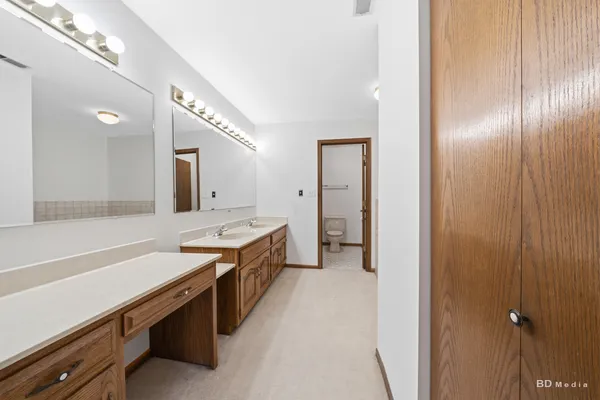 $289,999 | 9832 Terrace Court East, Unit 2B, Palos Park, IL 60464