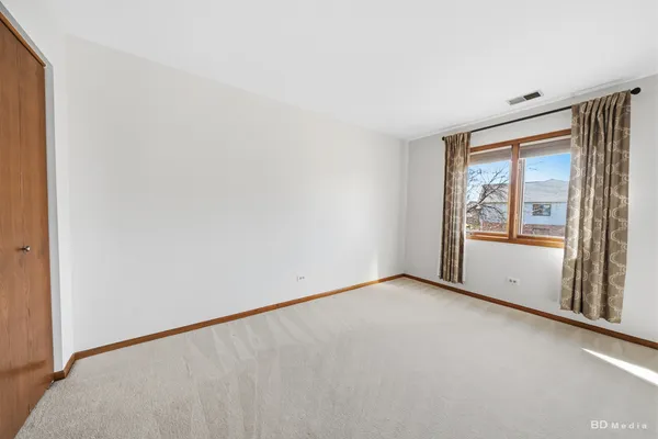 $289,999 | 9832 Terrace Court East, Unit 2B, Palos Park, IL 60464