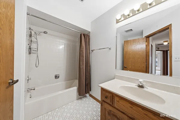 $289,999 | 9832 Terrace Court East, Unit 2B, Palos Park, IL 60464