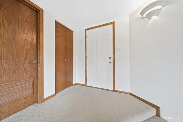 $289,999 | 9832 Terrace Court East, Unit 2B, Palos Park, IL 60464