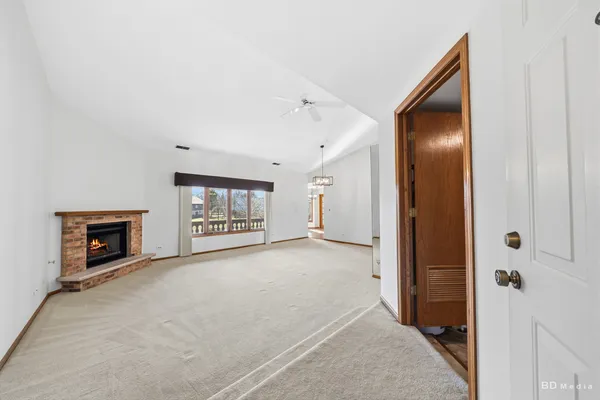 $289,999 | 9832 Terrace Court East, Unit 2B, Palos Park, IL 60464