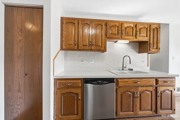 $289,999 | 9832 Terrace Court East, Unit 2B, Palos Park, IL 60464