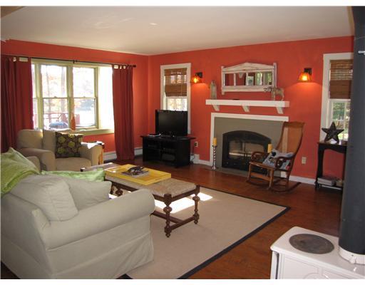 7 Reynolds Point Lane Georgetown, ME 04548 - Photo 3 of 18 Living Room.