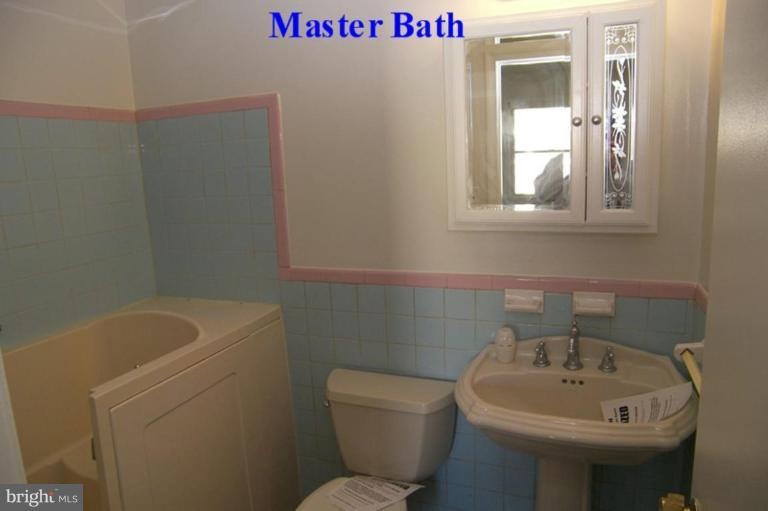 904 Logwood Road Capitol Heights, MD 20743 - Photo 9 of 18 Master Bath