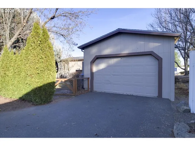 $320,000 | 2380 Southwest Phlox Pond Drive, Redmond, OR 97756