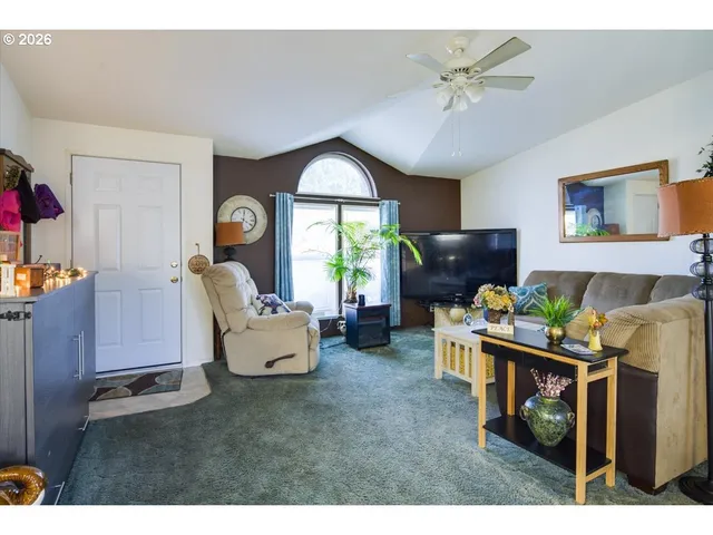 $320,000 | 2380 Southwest Phlox Pond Drive, Redmond, OR 97756