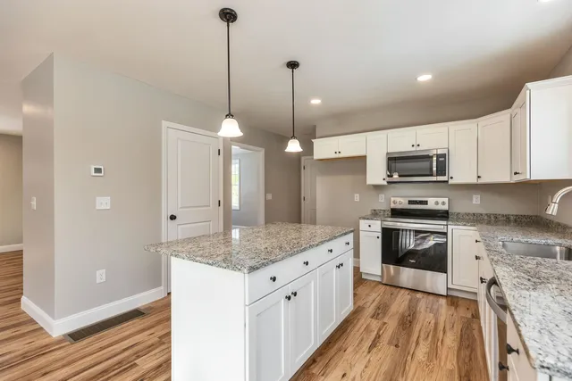 $699,900 | 37 Reed Road, Sandown, NH 03873