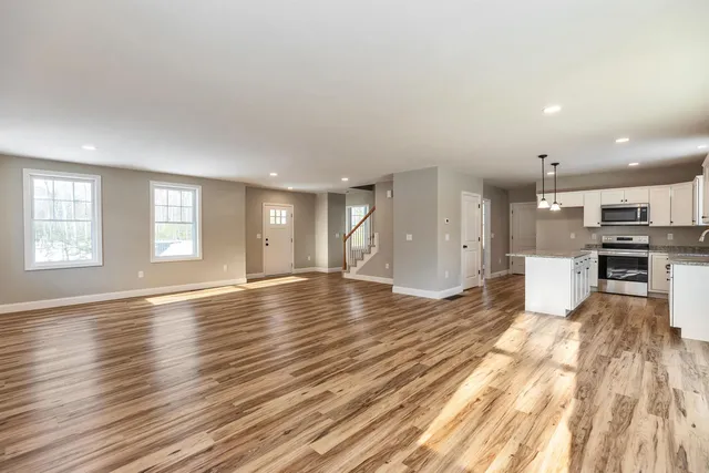 $699,900 | 37 Reed Road, Sandown, NH 03873