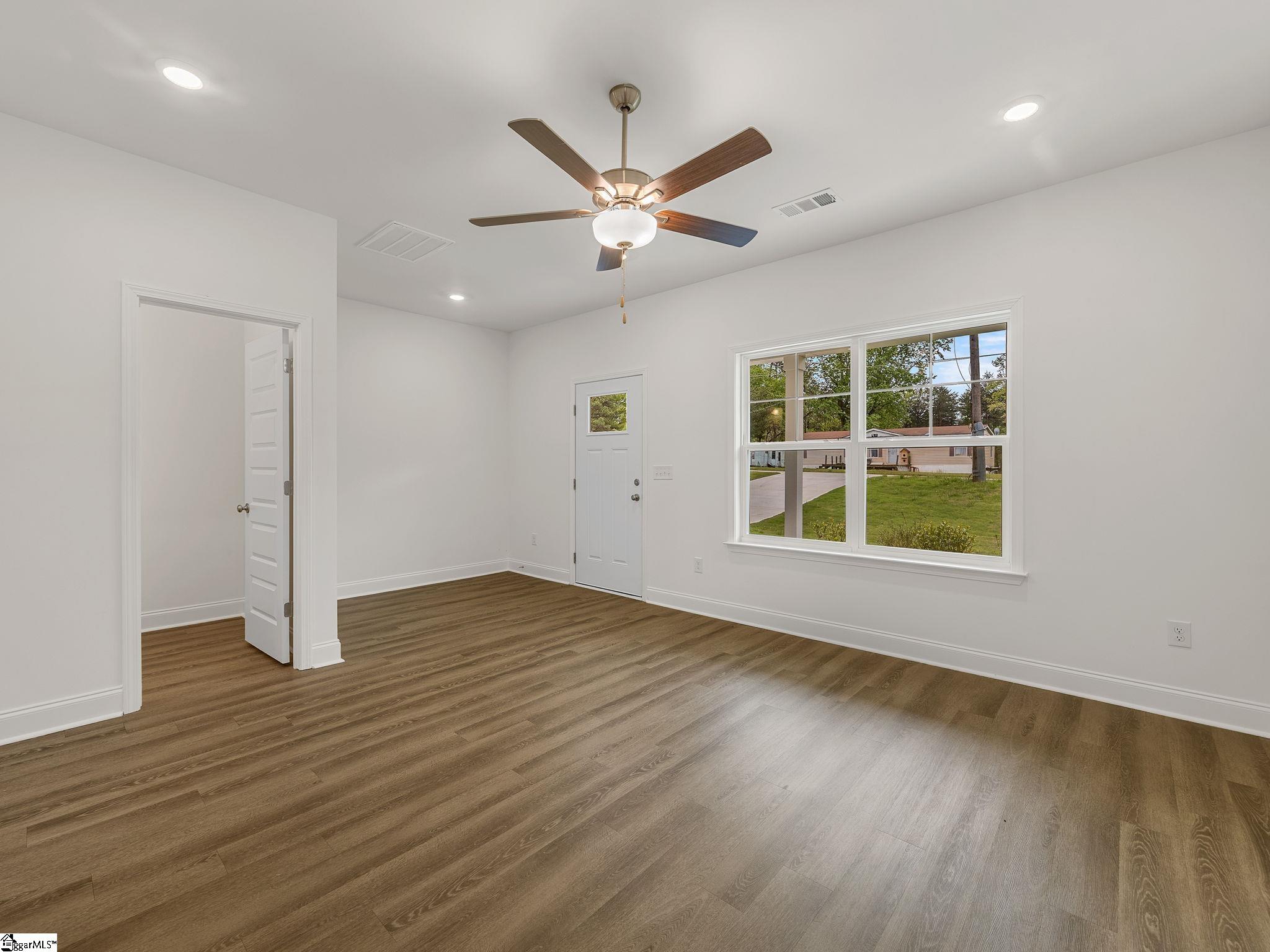 311 Ponder Road Greer, SC 29651 - Photo 10 of 41