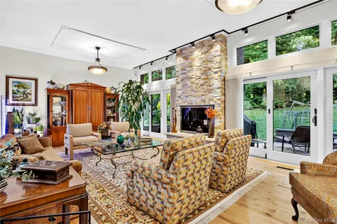 $1,348,000 | 20 Fox Ridge, Roslyn, NY 11576