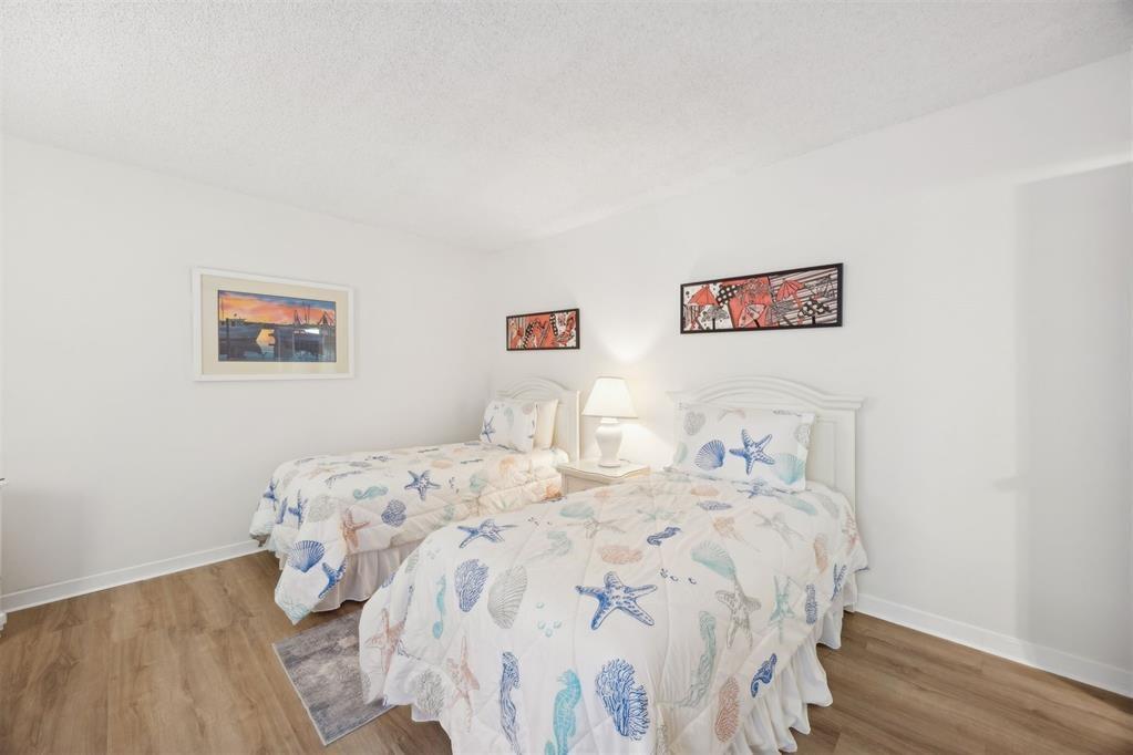 2021 Beachwood Road, Unit 2021 Fernandina Beach, FL 32034 - Photo 16 of 32 a bedroom with a bed and a wall painting