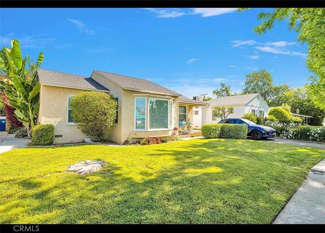 $3,800 | 17621 Lemay Street, Lake Balboa, CA 91406