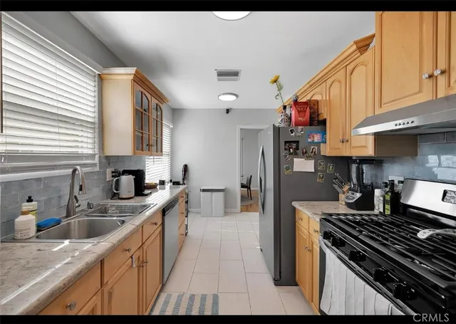 $3,800 | 17621 Lemay Street, Lake Balboa, CA 91406