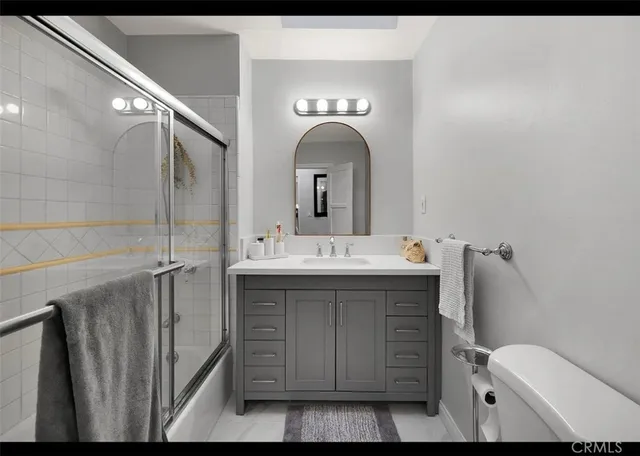 $3,800 | 17621 Lemay Street, Lake Balboa, CA 91406