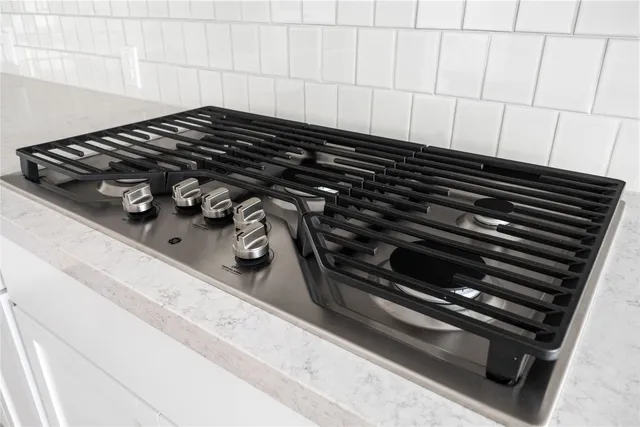 $2,985 | 639 Bay Breeze Drive, Kyle, TX 78640