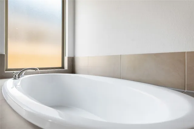 $2,985 | 639 Bay Breeze Drive, Kyle, TX 78640