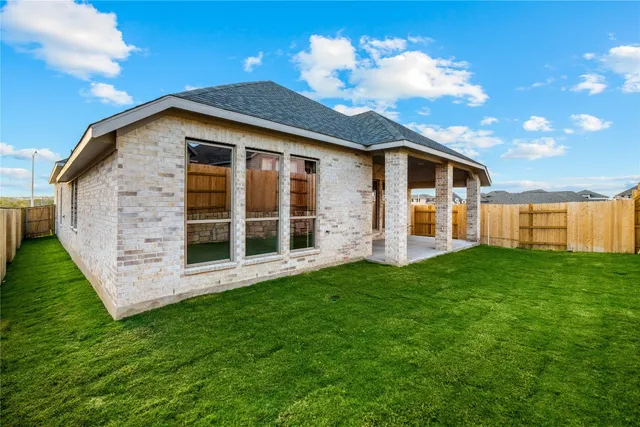 $2,985 | 639 Bay Breeze Drive, Kyle, TX 78640