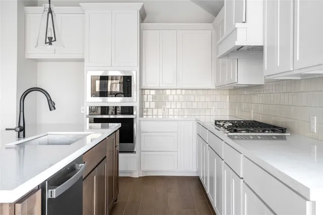 $2,985 | 639 Bay Breeze Drive, Kyle, TX 78640