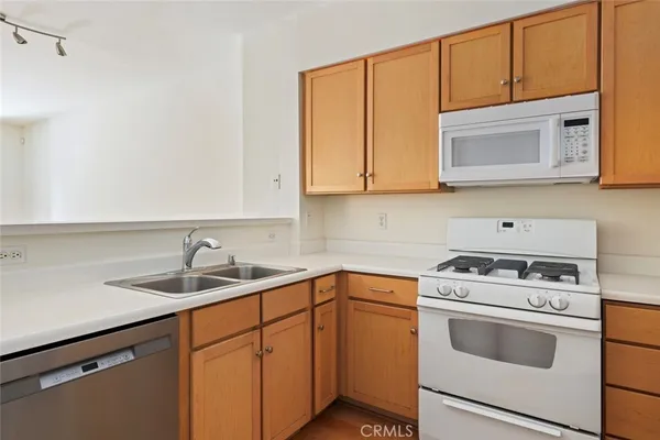 $649,000 | 6400 Crescent Park East, Unit 111, Playa Vista, CA 90094