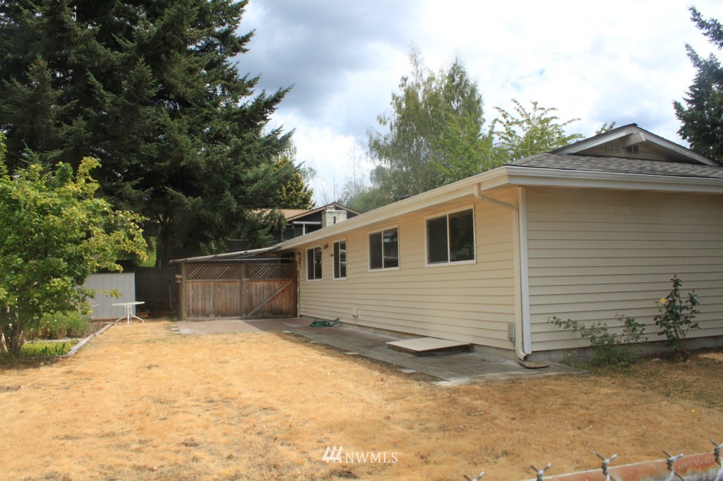 4100 Northeast 17th Street Renton, WA 98059 - Photo 2 of 14