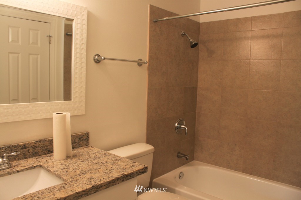 4100 Northeast 17th Street Renton, WA 98059 - Photo 11 of 14