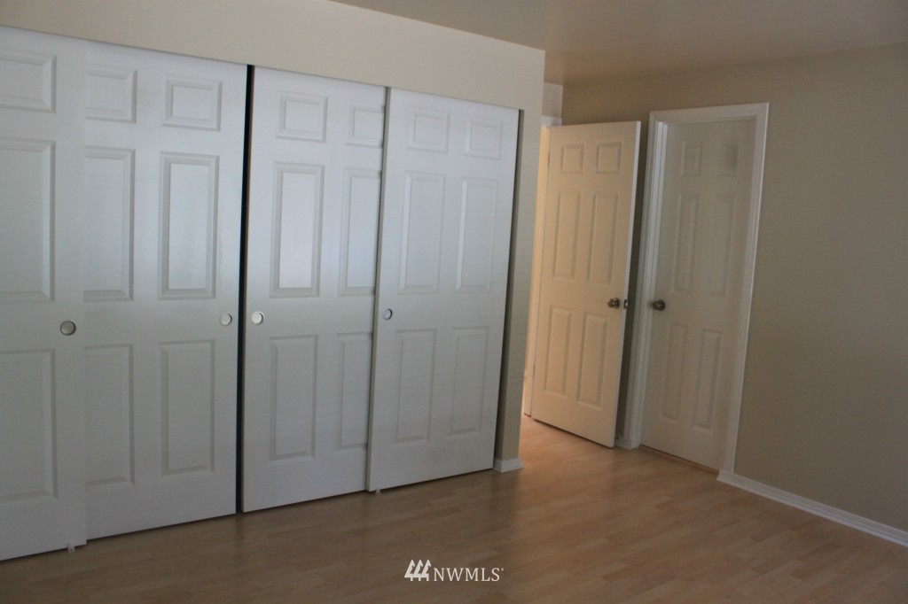 4100 Northeast 17th Street Renton, WA 98059 - Photo 12 of 14