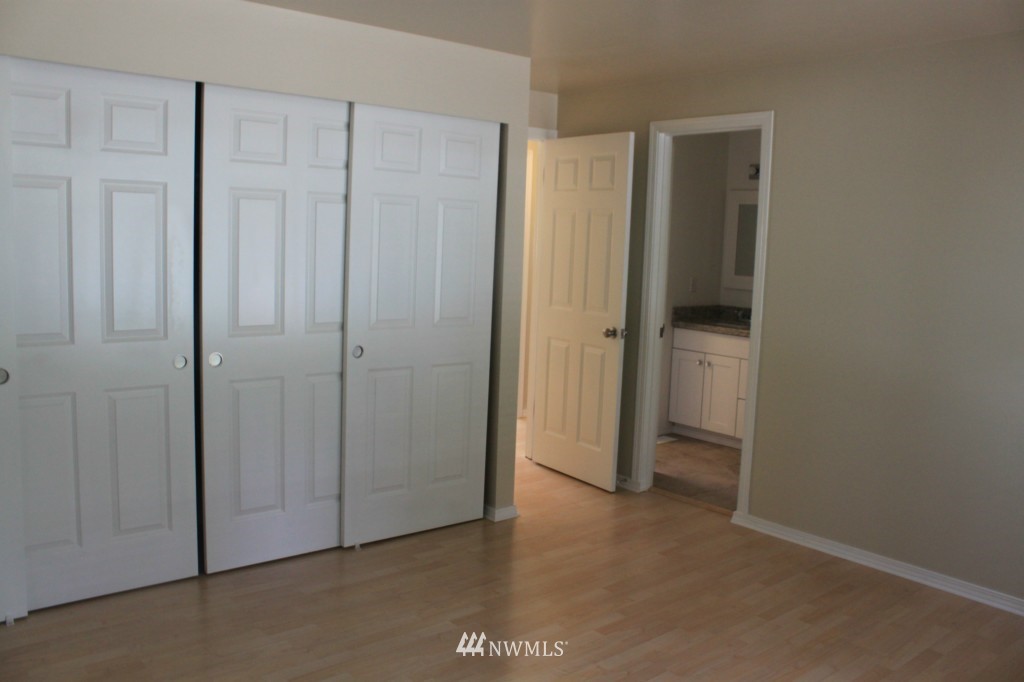 4100 Northeast 17th Street Renton, WA 98059 - Photo 6 of 14