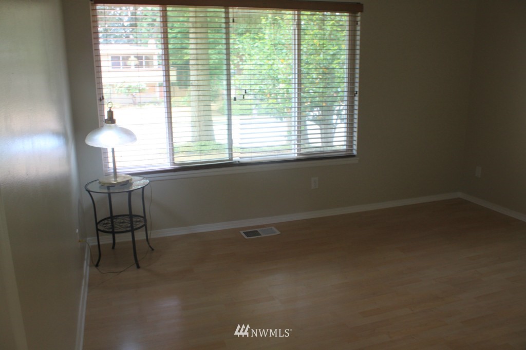 4100 Northeast 17th Street Renton, WA 98059 - Photo 7 of 14