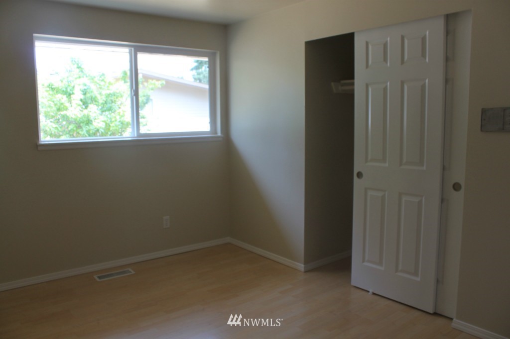 4100 Northeast 17th Street Renton, WA 98059 - Photo 8 of 14