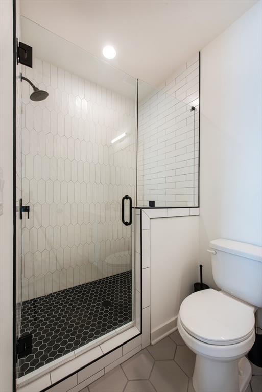 417 East College Avenue, Unit 102 Decatur, GA 30030 - Photo 19 of 60 a bathroom with a shower toilet and a sink