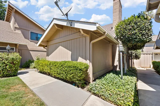 a view of a back yard of the house