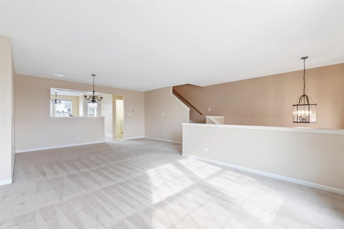 2405 Anna Way Elgin, IL 60124 - Photo 3 of 18