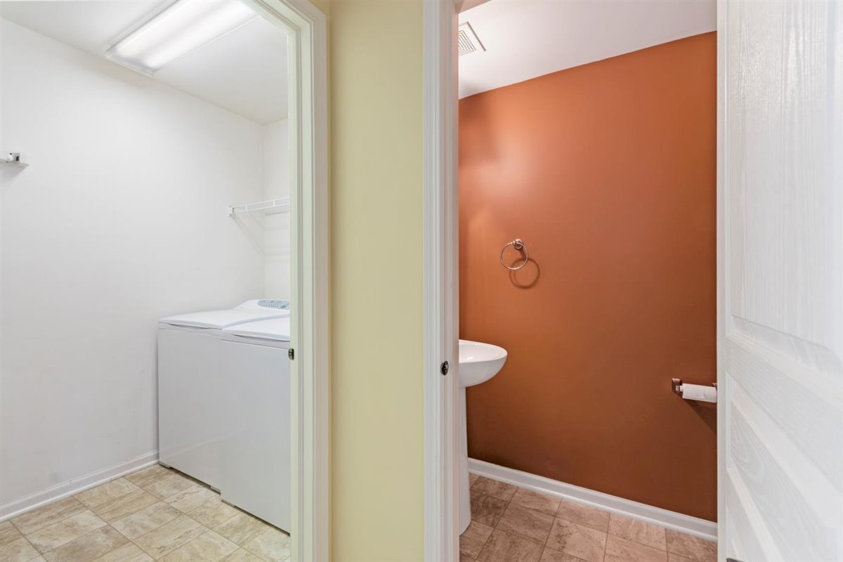 2405 Anna Way Elgin, IL 60124 - Photo 8 of 18