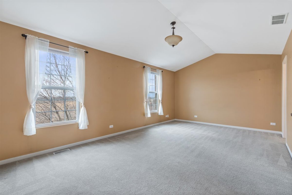 2405 Anna Way Elgin, IL 60124 - Photo 10 of 18