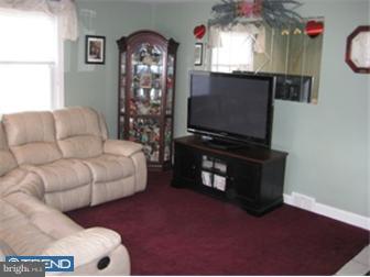 461 Harwicke Road Springfield, PA 19064 - Photo 3 of 12