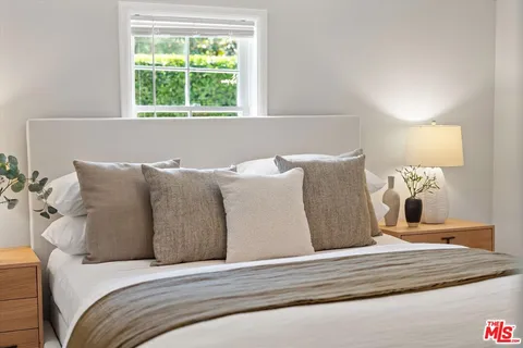 $1,890,000 | 560 North Croft Avenue, West Hollywood, CA 90048